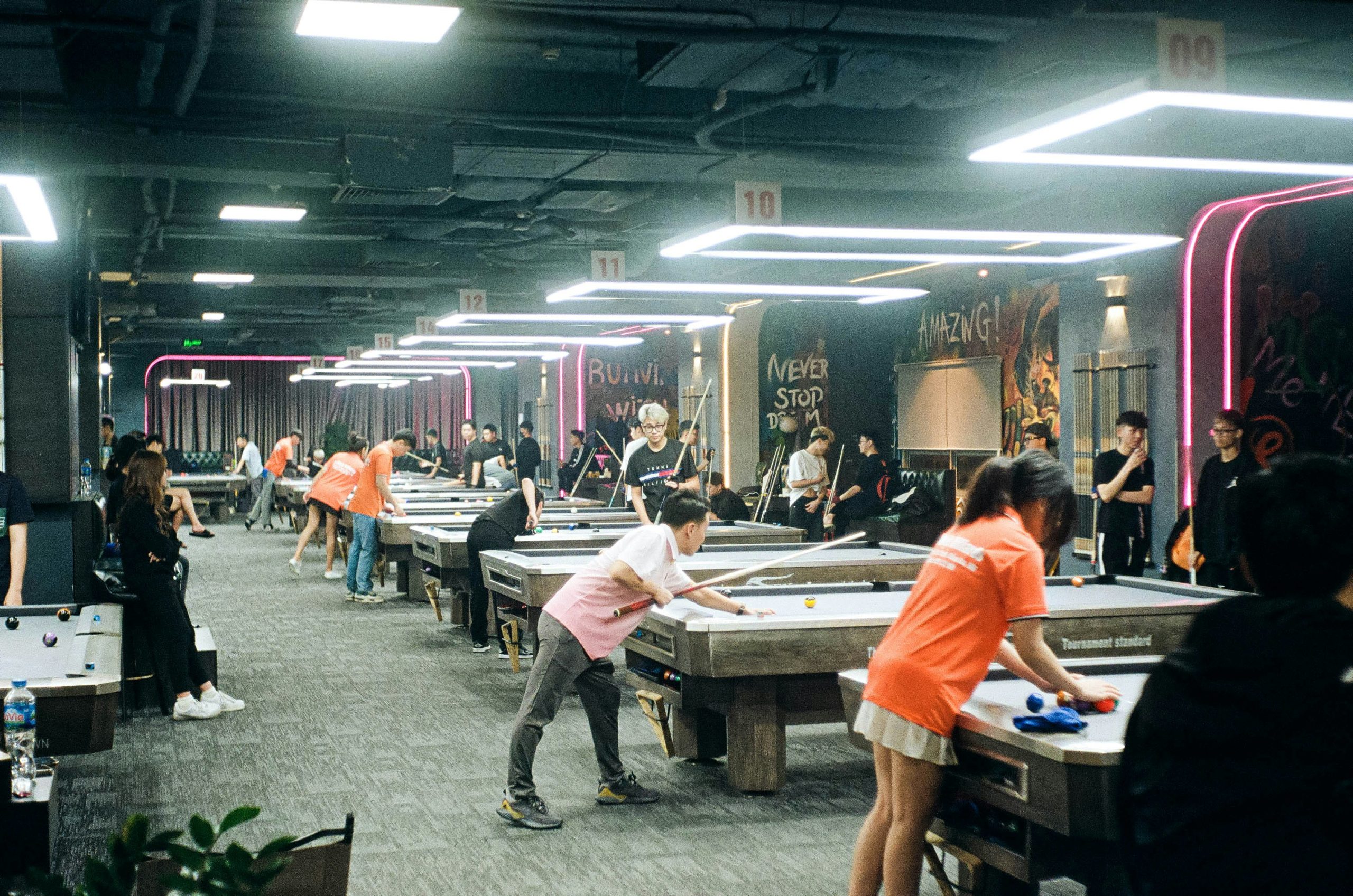How is Technology Changing Clubs, Stores, and Fulfillment Center Roles?